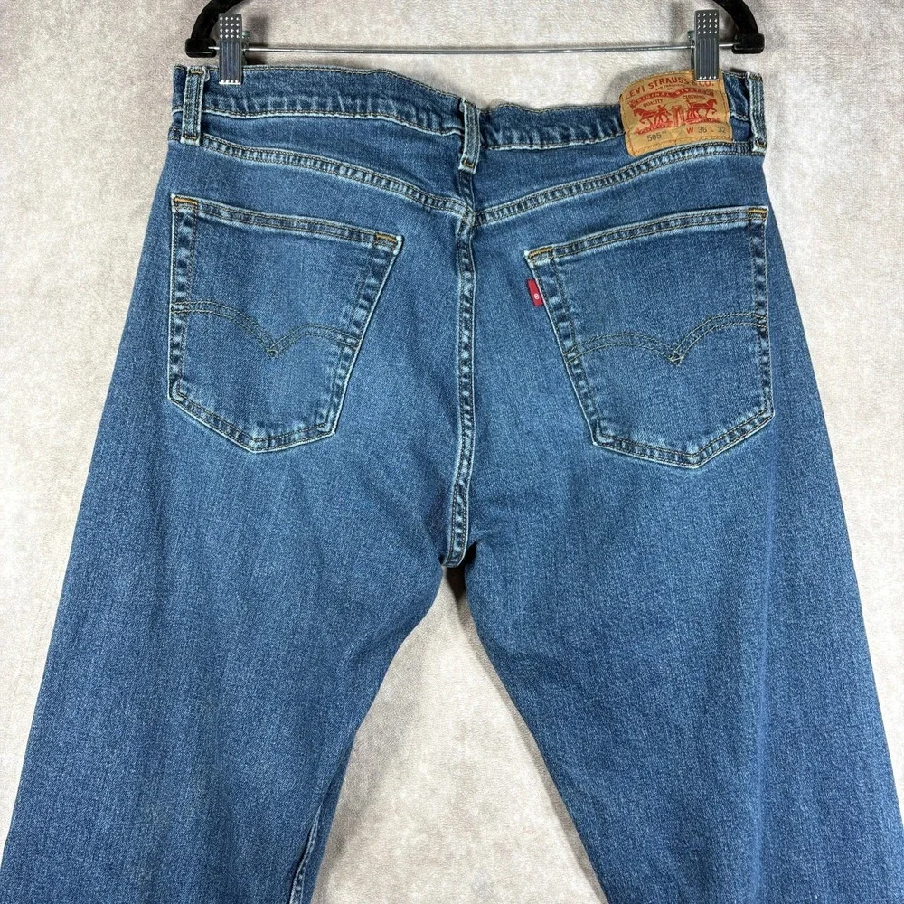 Levi's 505 Jeans Mens Size 36X32 Blue‎ Medium Wash Denim Straight Leg Everyday
